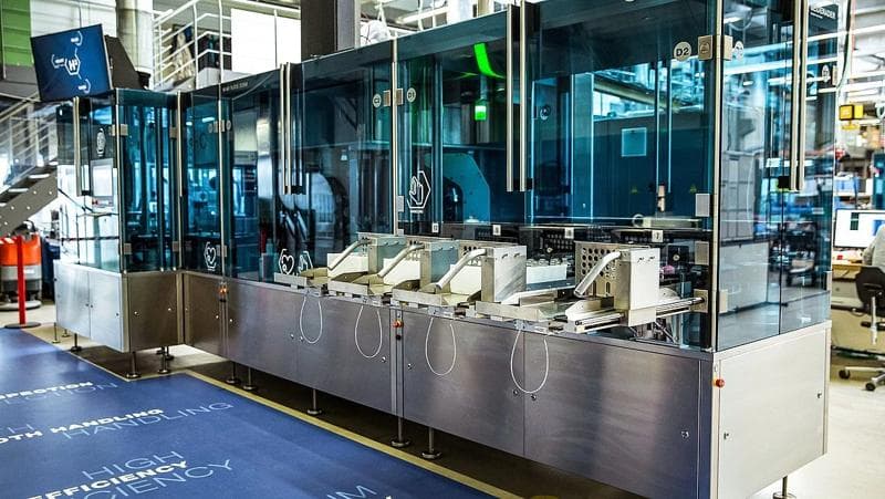 Eine Inspektionsmaschine mit mehreren Komponenten, die für maßgeschneiderte Lösungen in der Pharmaindustrie entwickelt wurde.