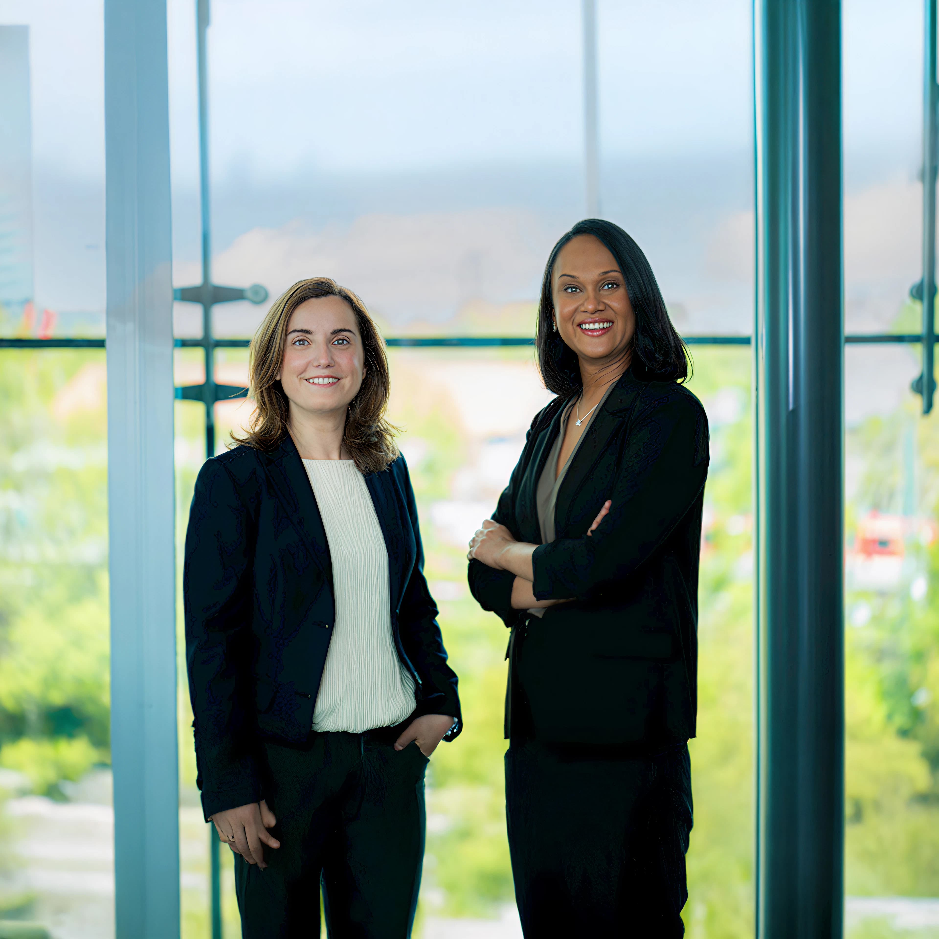 Foto von Dr. Helena Garriga und Arungalai Anbarasu aus dem Konzernvorstand von Körber.