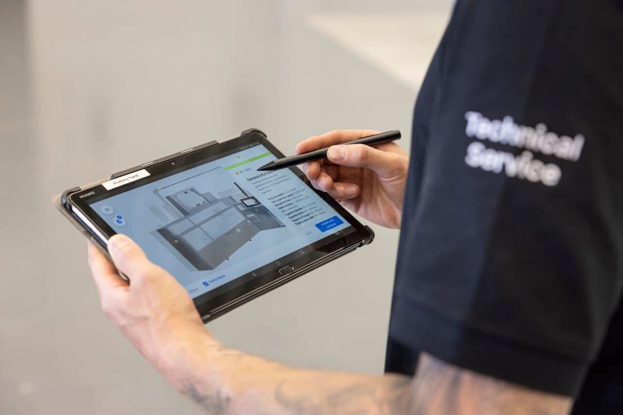 A man using the Körber academy platform on a tablet