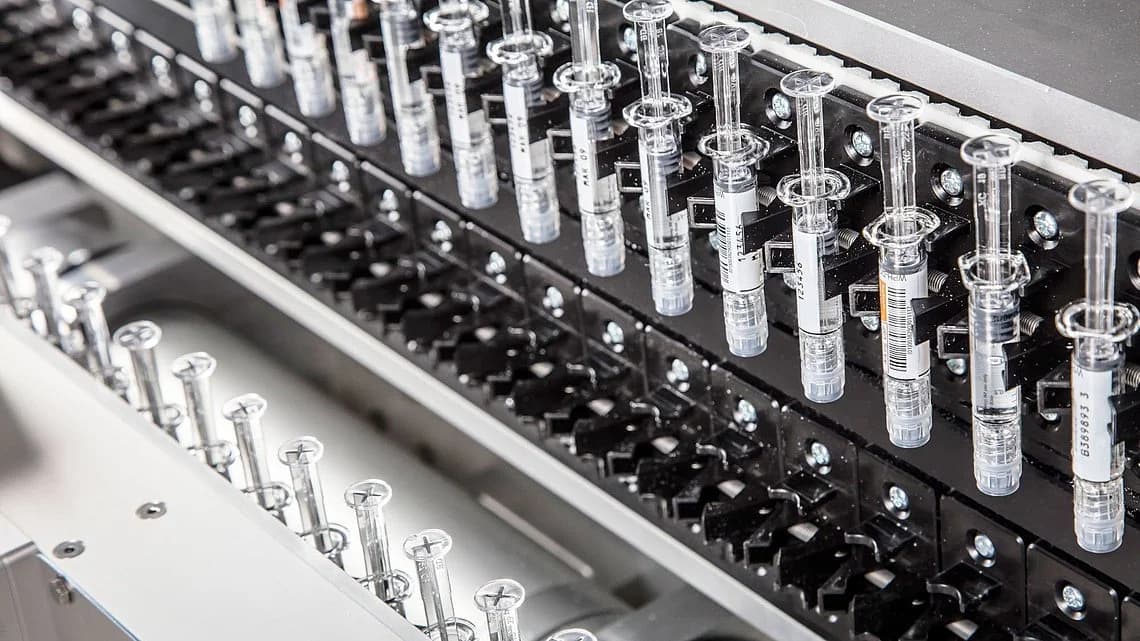 An industrial machine equipped with multiple tubes and pipes, illustrating a sophisticated system of connections.