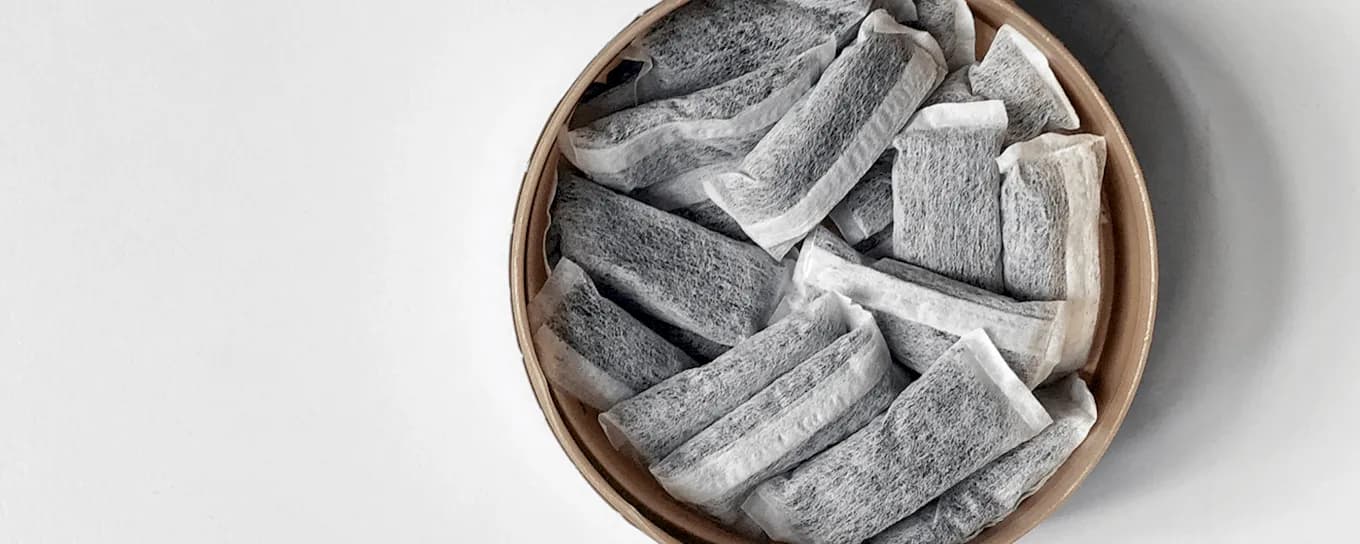 A bowl filled with tobacco snus
