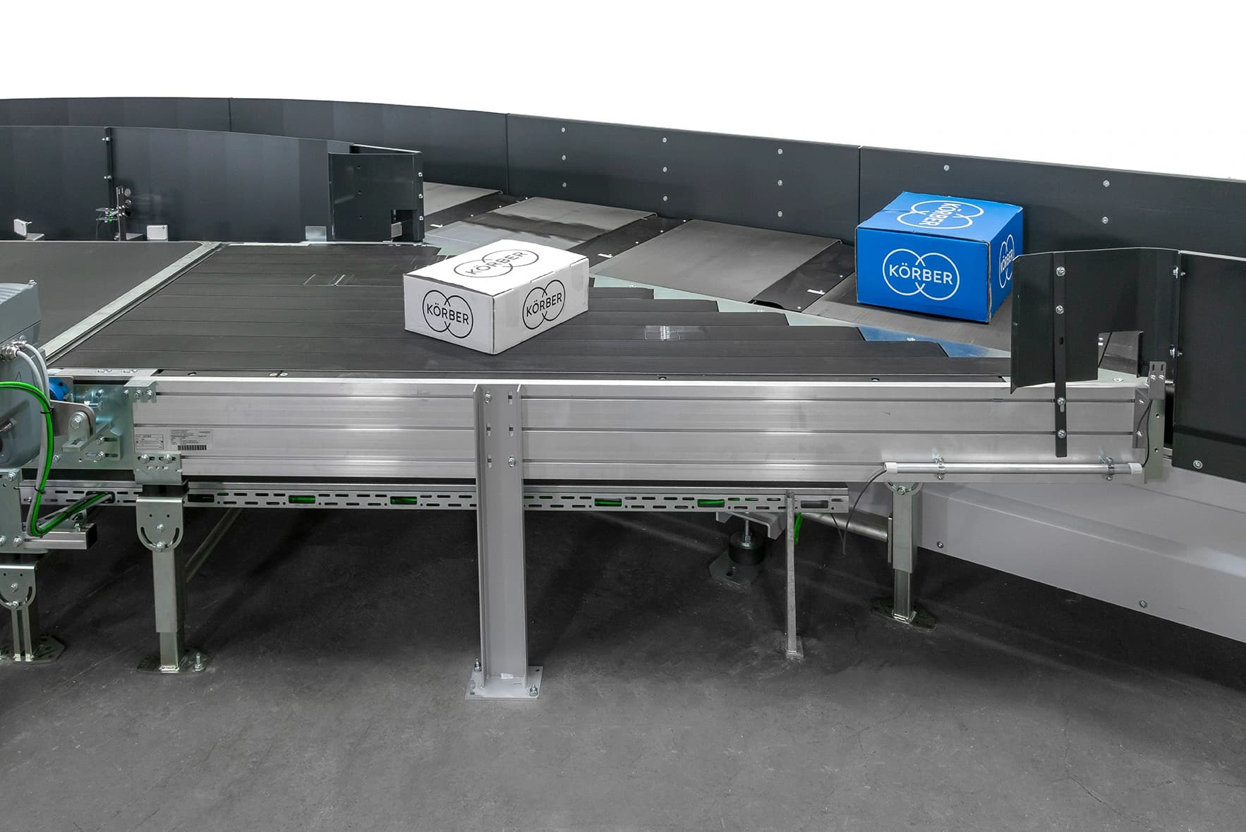 a Körber box on a crossbelt sorter