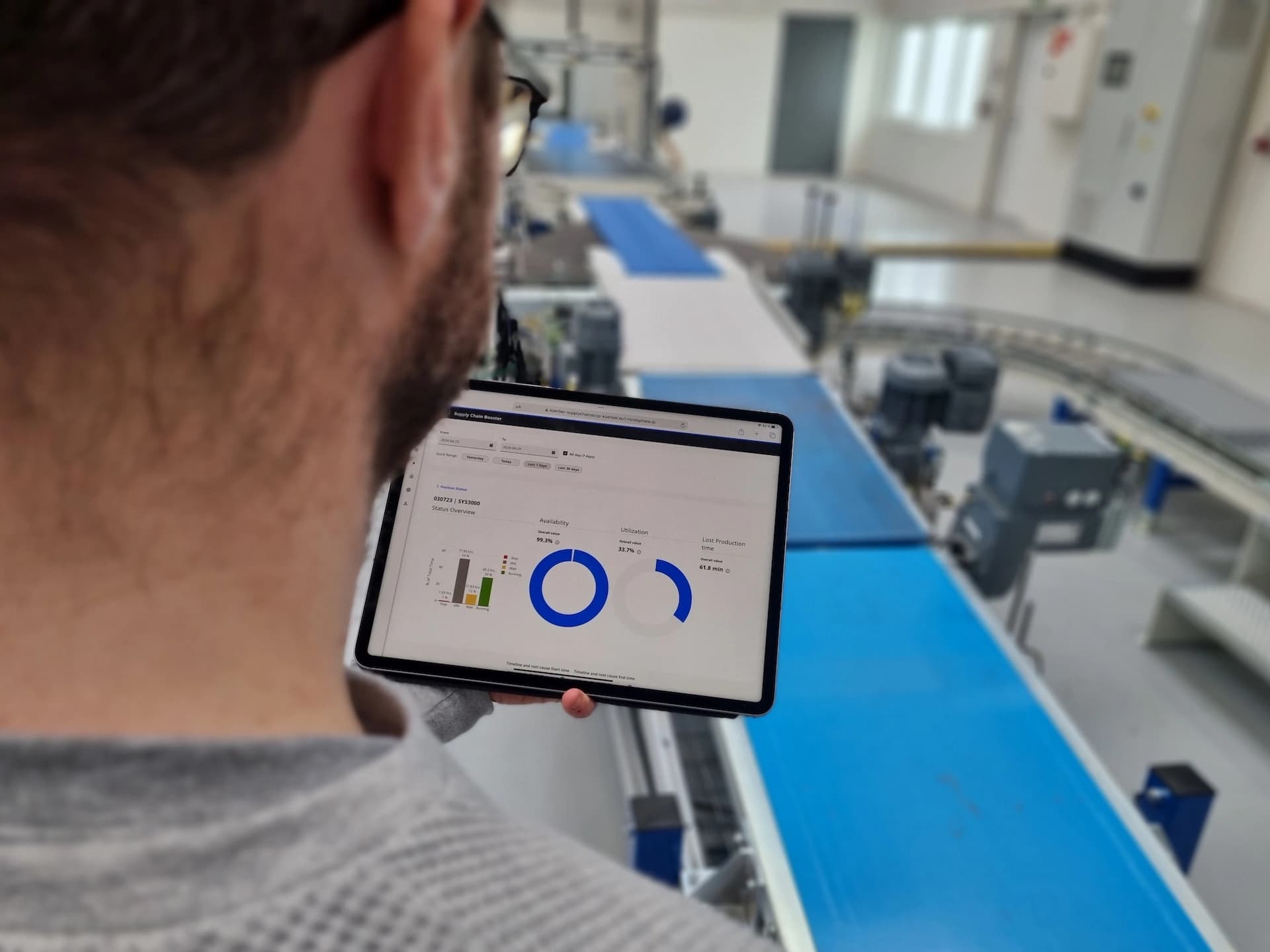 a Körber employee using K.Optimized AI supply chain booster software