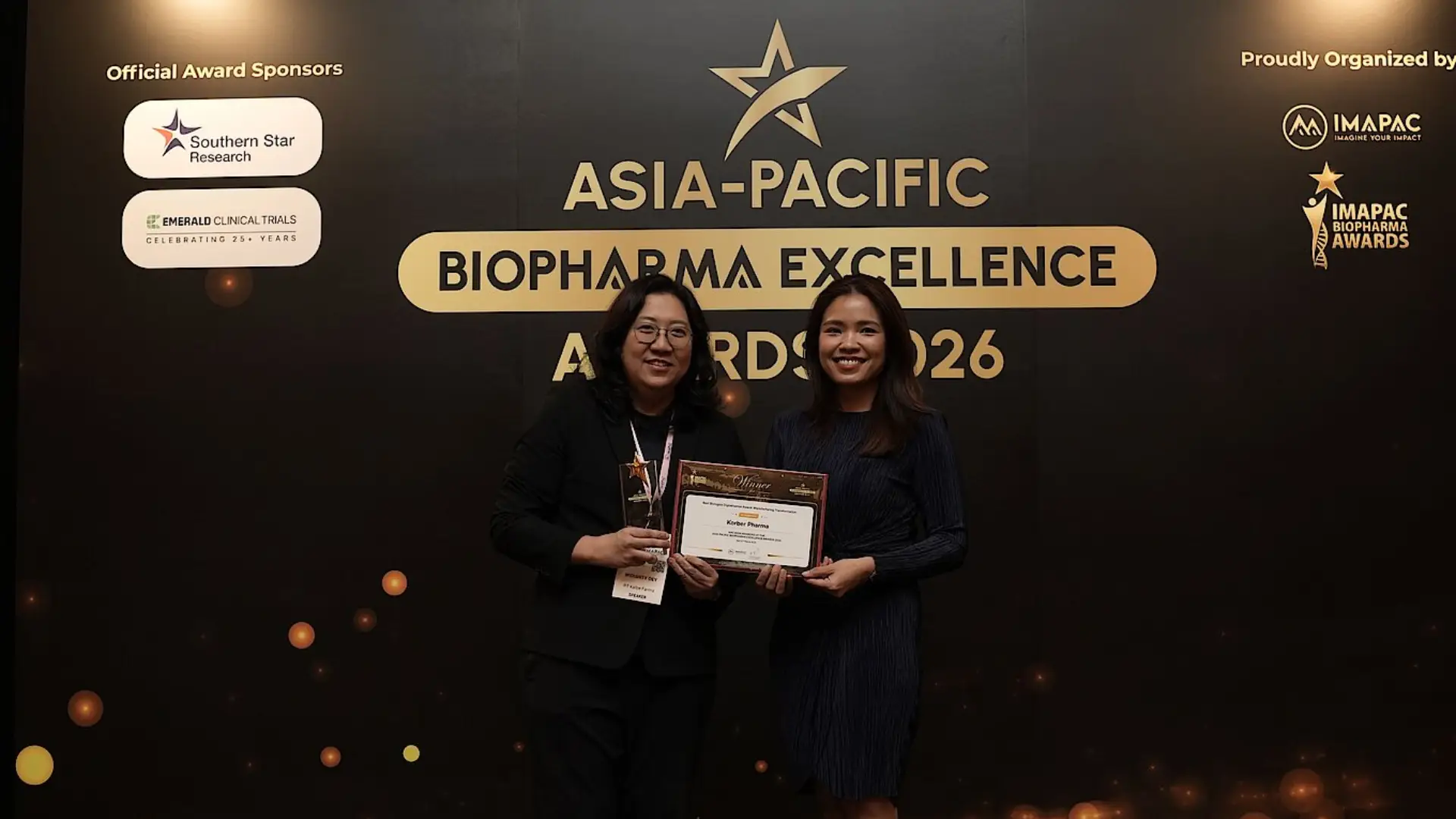 Piyaras Uboldejpracharak, Head of Sales & Marketing Software Asia at Körber Business Area Pharma, accepting the “Best Biologics Digitalisation Award” at ABEA 2026 in Singapore.