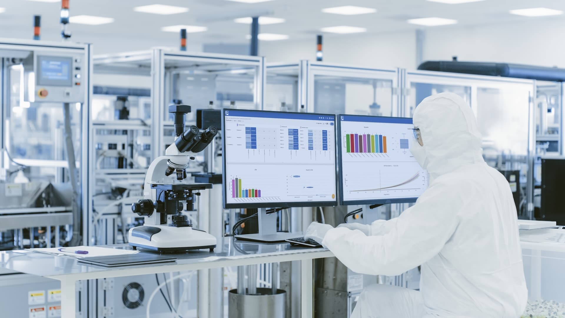 a Körber employee in safety gear working with Pas-X savvy