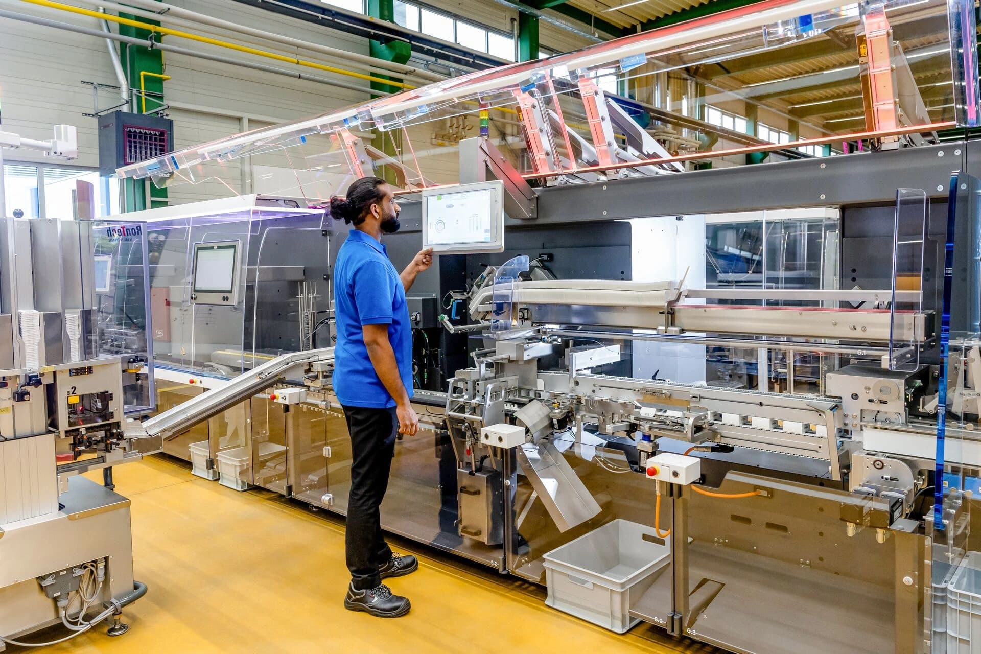 a Körber employee using a sideload cartoner machine