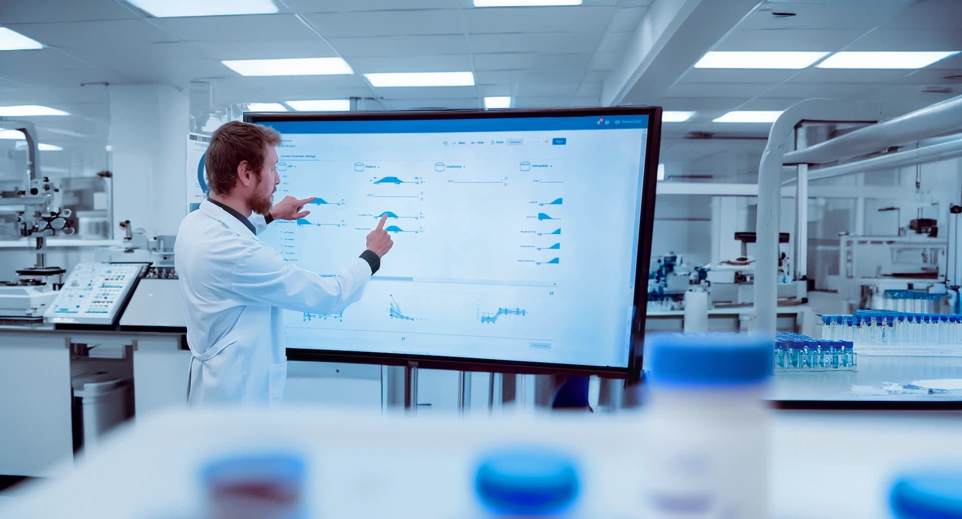 Körber employee using PAS-X Track and Trace.