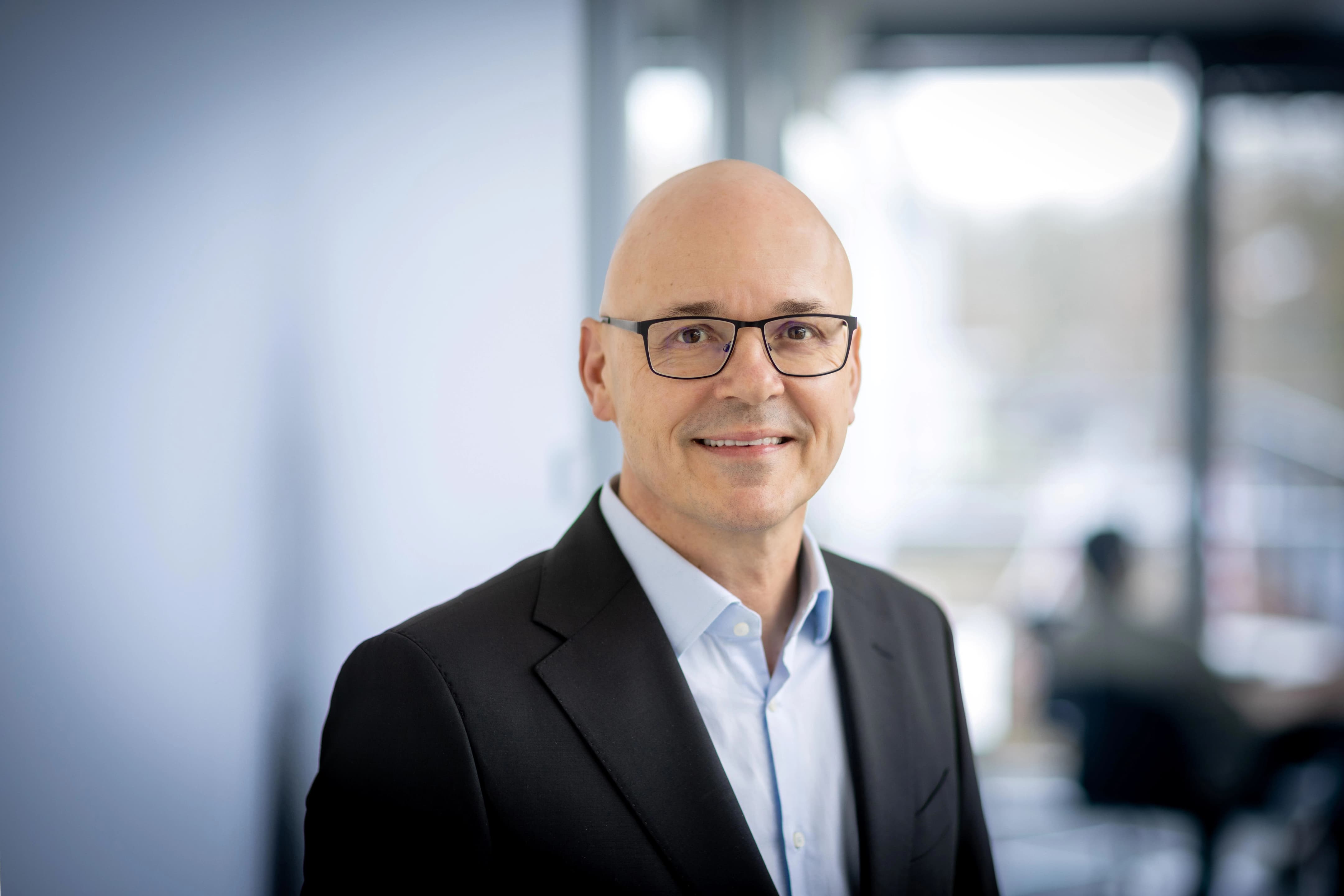 Portrait of Oliver Weber, Senior Vice President Software at Körber Business Area Pharma, in a modern office setting.