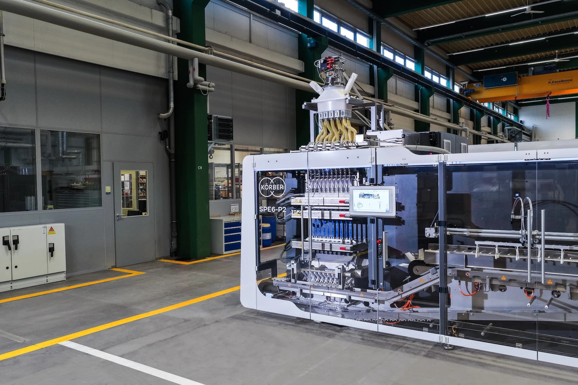 close up of a stickpack packaging machine on action