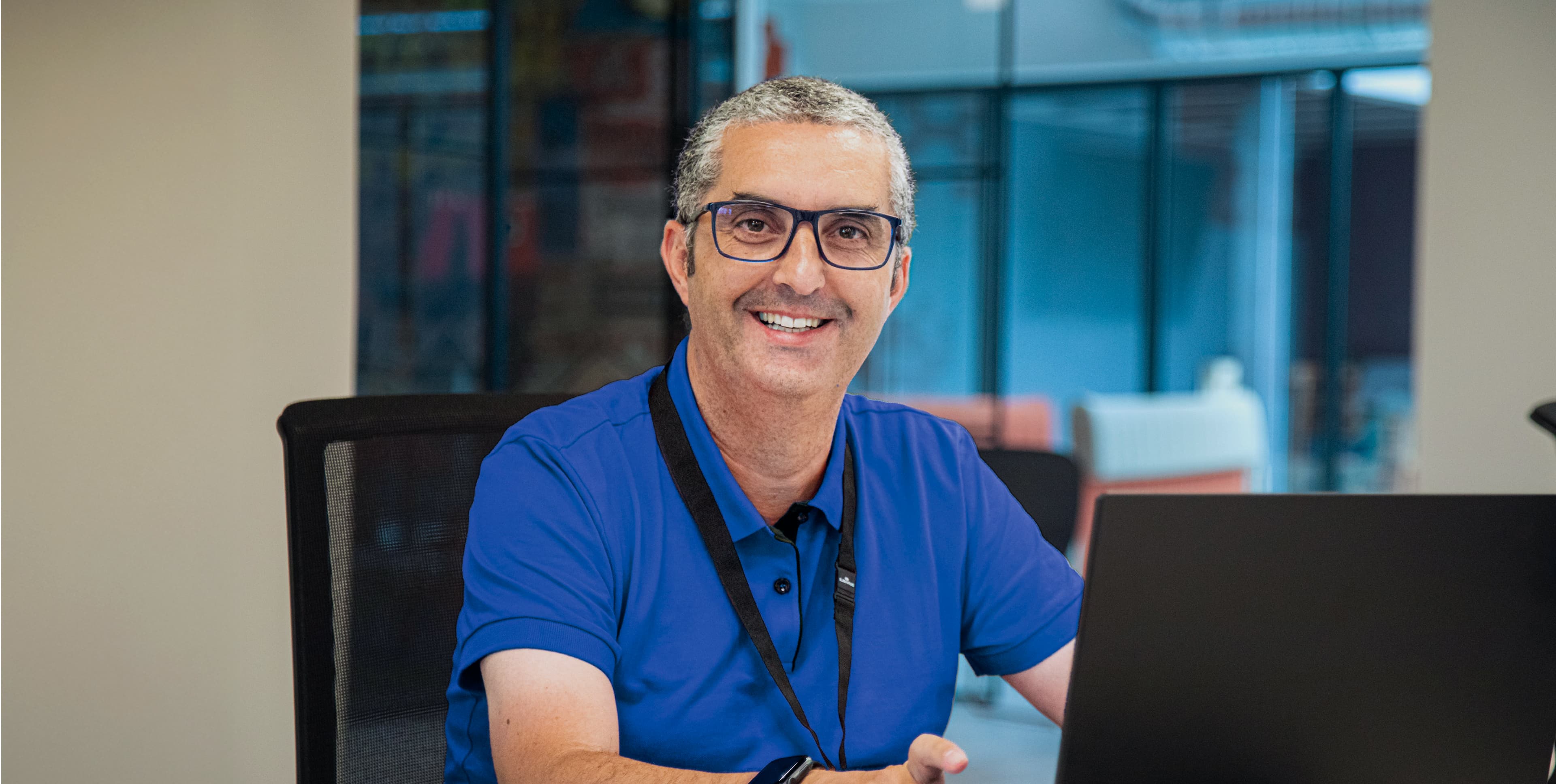 Körber-Mitarbeiter lächelnd